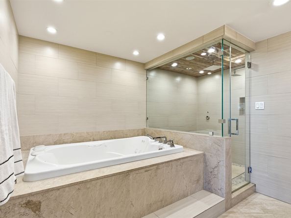 3350 Mccue Road 2402, Houston TX 77056