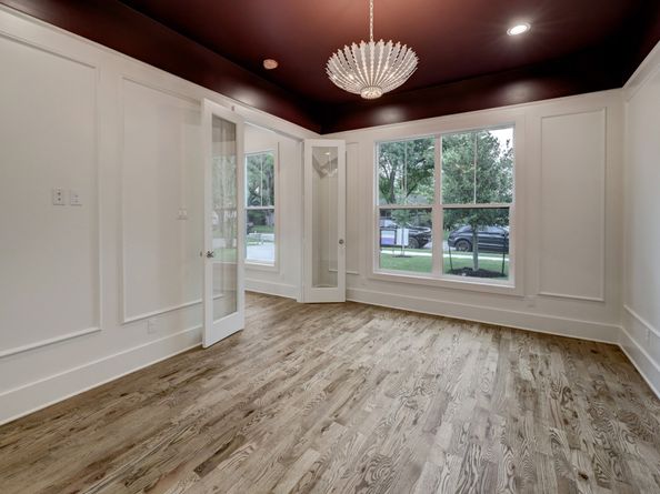 1614 Woodcrest Drive, Houston TX 77018