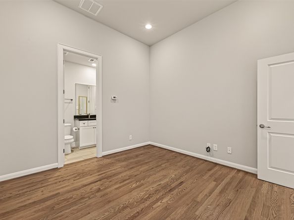 1040 W 26th Street A, Houston TX 77008