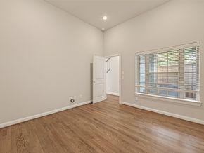 1040 W 26th Street A, Houston TX 77008