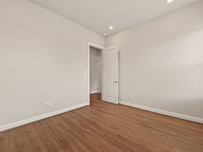 1040 W 26th Street A, Houston TX 77008