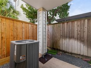 1040 W 26th Street A, Houston TX 77008