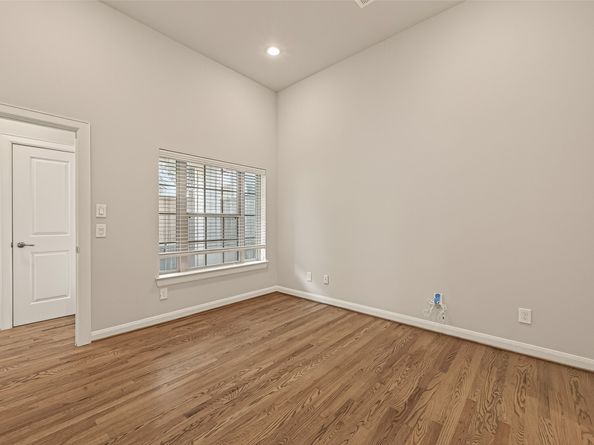 1040 W 26th Street A, Houston TX 77008