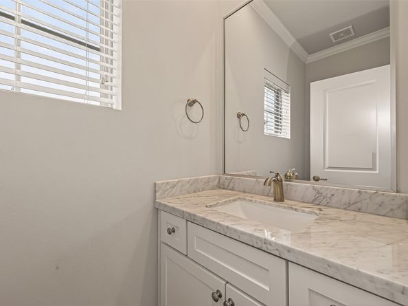 1040 W 26th Street A, Houston TX 77008