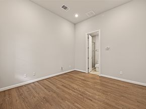 1040 W 26th Street A, Houston TX 77008