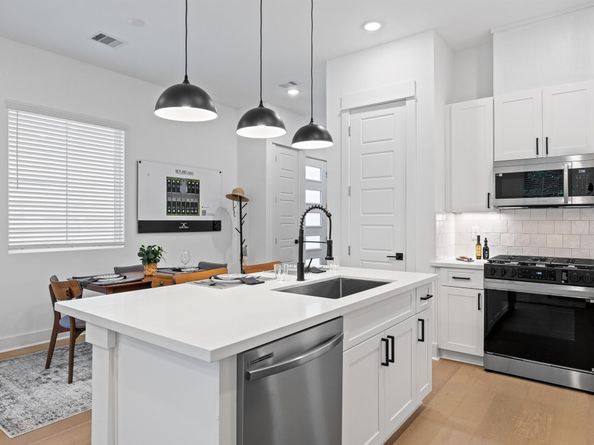 324 Neyland Street, Houston TX 77022