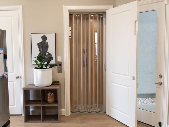 2437 Prairie Hollow Lane, Houston TX 77077