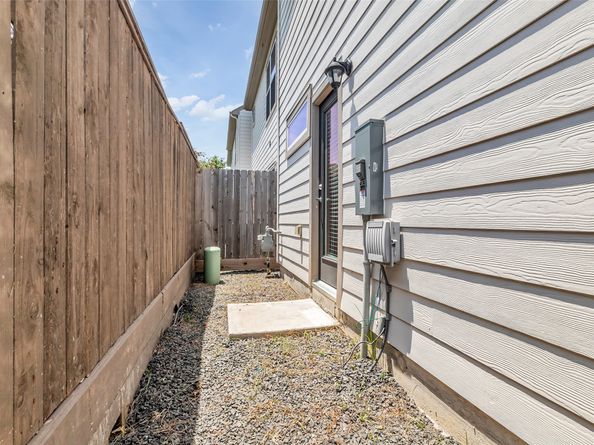 144 Knightsbridge Park Lane, Houston TX 77018