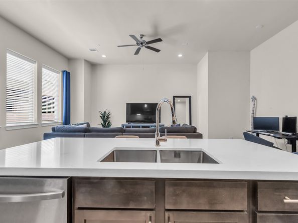 144 Knightsbridge Park Lane, Houston TX 77018