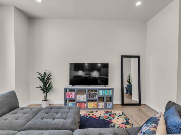 144 Knightsbridge Park Lane, Houston TX 77018