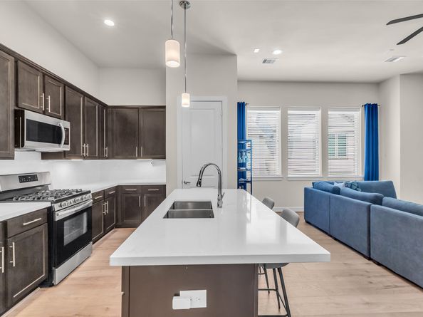 144 Knightsbridge Park Lane, Houston TX 77018