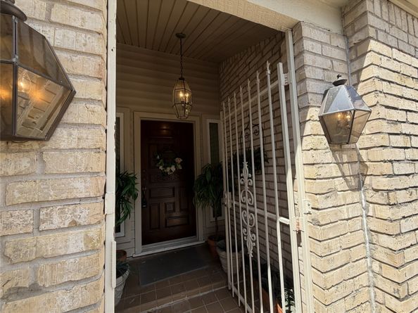 9618 S Caraway Lane, Houston TX 77036