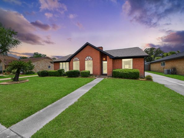 11526 Sagevale Lane, Houston TX 77089