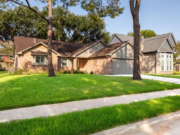 1019 Sugar Mountain Court, Sugar Land TX 77498