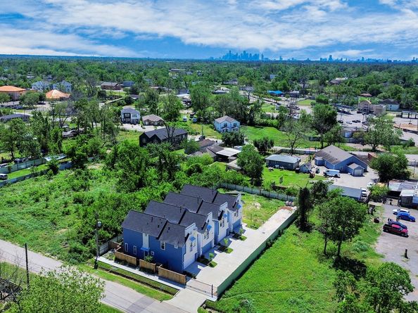 1053 Glenn Avenue, Houston TX 77088