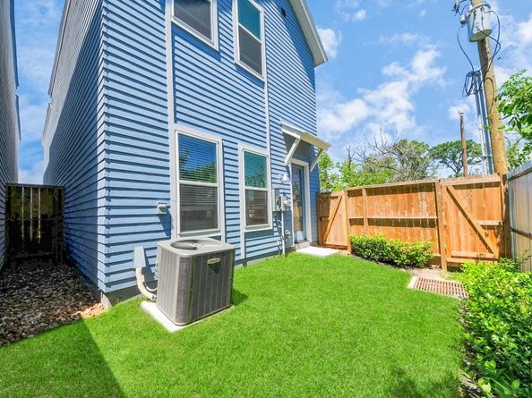 1053 Glenn Avenue, Houston TX 77088