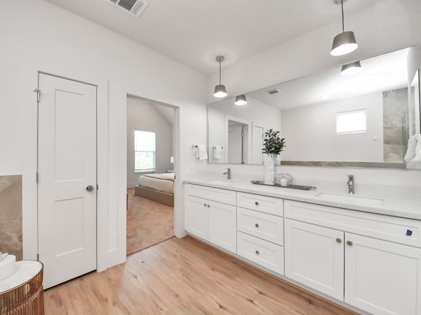 1053 Glenn Avenue, Houston TX 77088