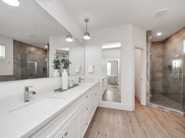 1053 Glenn Avenue, Houston TX 77088
