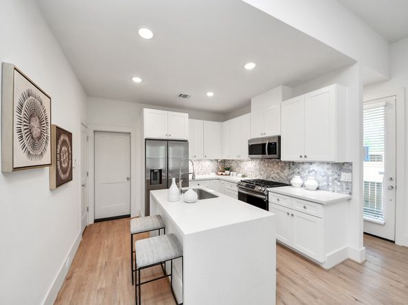1053 Glenn Avenue, Houston TX 77088