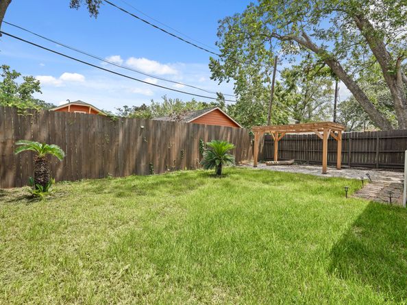 1133 E 14th Street, Houston TX 77009
