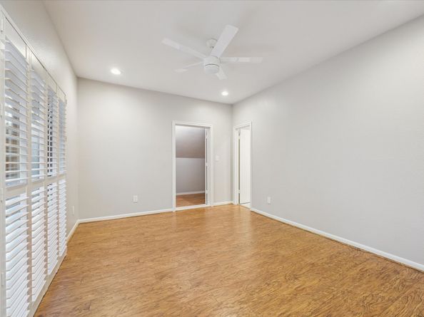 312 Sugarberry Circle 312, Houston TX 77024
