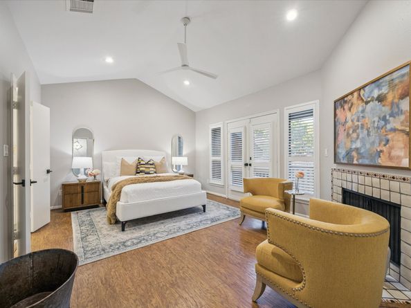 312 Sugarberry Circle 312, Houston TX 77024