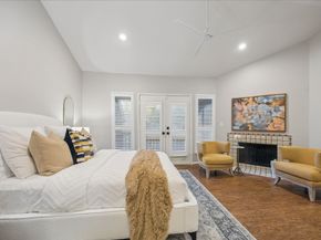312 Sugarberry Circle 312, Houston TX 77024