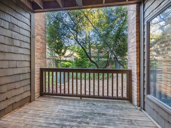 312 Sugarberry Circle 312, Houston TX 77024