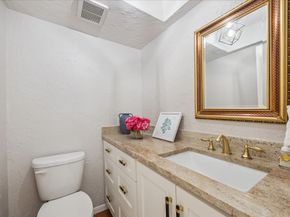 312 Sugarberry Circle 312, Houston TX 77024
