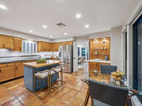 312 Sugarberry Circle 312, Houston TX 77024