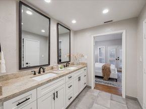 312 Sugarberry Circle 312, Houston TX 77024