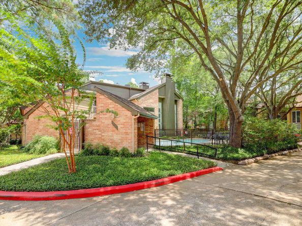 312 Sugarberry Circle 312, Houston TX 77024