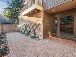 312 Sugarberry Circle 312, Houston TX 77024