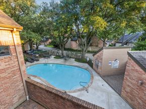 312 Sugarberry Circle 312, Houston TX 77024