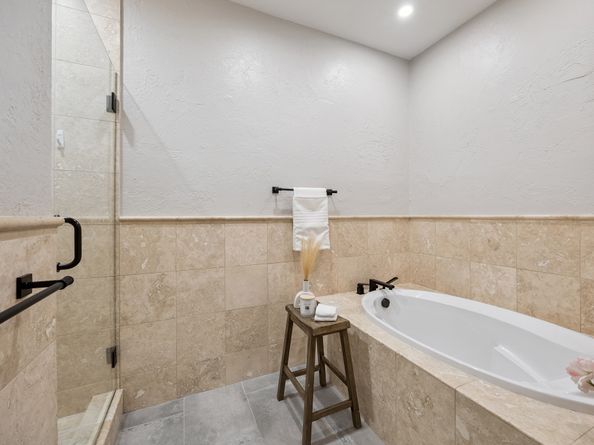 312 Sugarberry Circle 312, Houston TX 77024