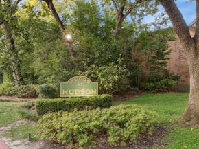 312 Sugarberry Circle 312, Houston TX 77024