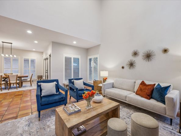 312 Sugarberry Circle 312, Houston TX 77024