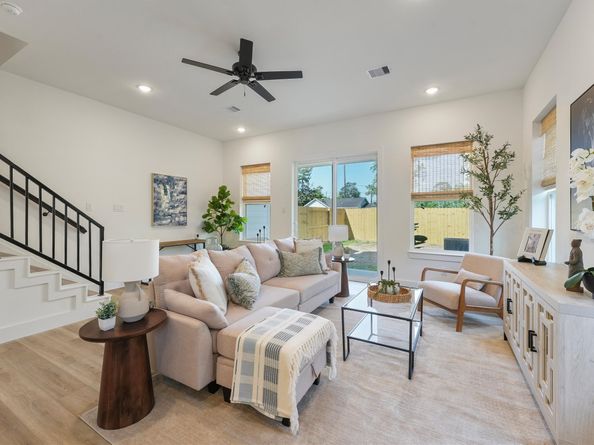 930 Mansfield Street, Houston TX 77091