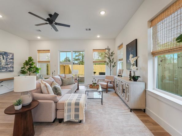 930 Mansfield Street, Houston TX 77091