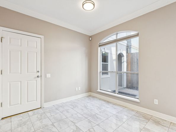 4916 Travis Street, Houston TX 77002