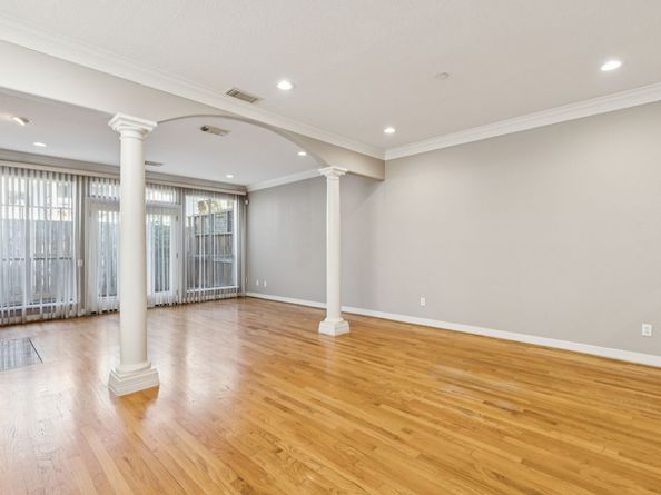 4916 Travis Street, Houston TX 77002