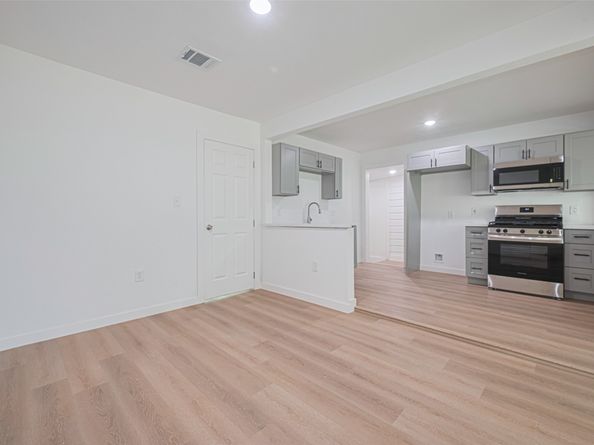 606 Cresline Street, Houston TX 77076