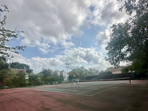 10047 Westpark Drive 73, Houston TX 77042