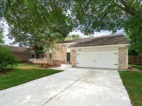 13911 Briar Place Drive, Houston TX 77077