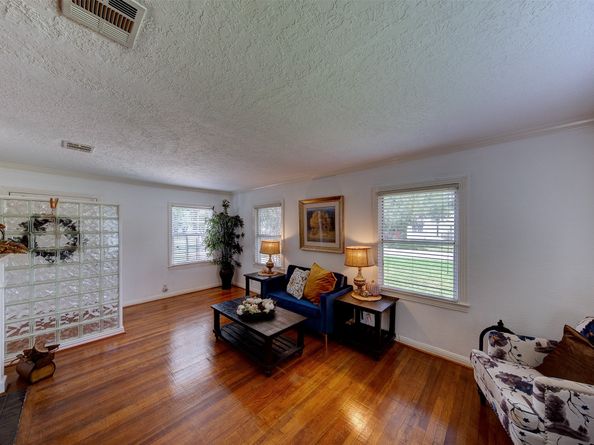4914 Gammage Street, Houston TX 77021