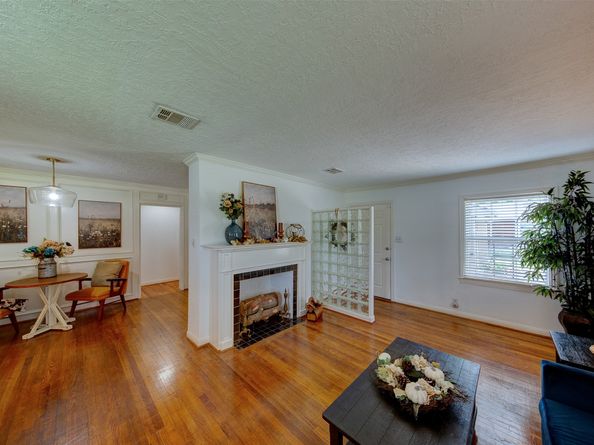 4914 Gammage Street, Houston TX 77021
