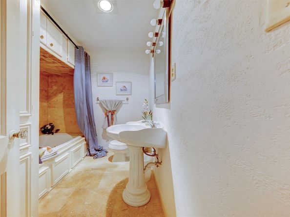4914 Gammage Street, Houston TX 77021