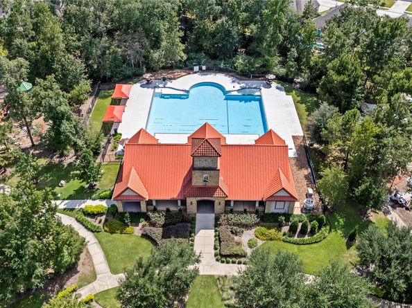19079 Pinewood Grove Trail, New Caney TX 77357