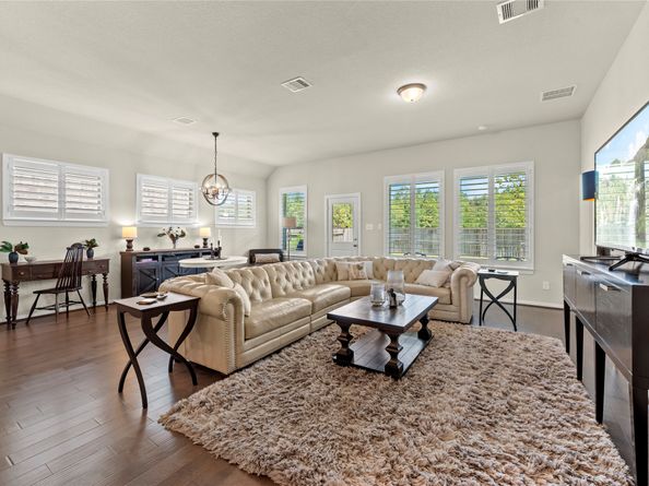 19079 Pinewood Grove Trail, New Caney TX 77357
