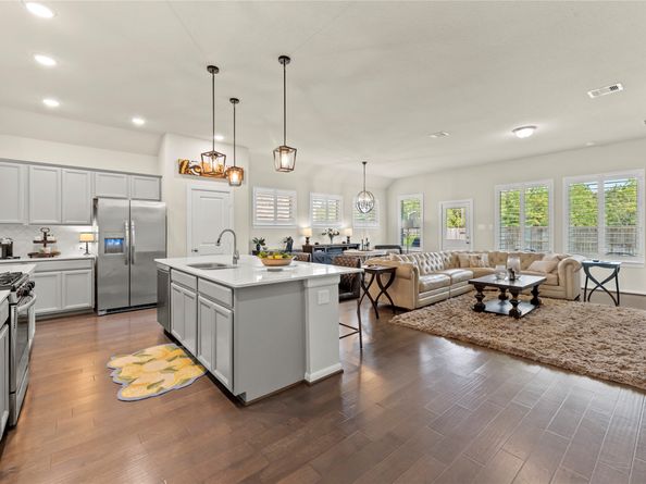 19079 Pinewood Grove Trail, New Caney TX 77357